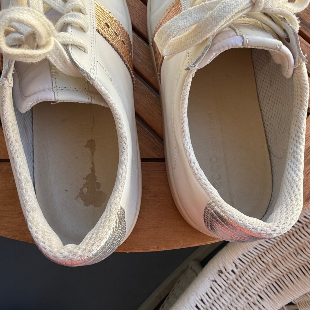 Ecco Womens White Sneakers With Rose Gold Accents - Picture 7 of 7